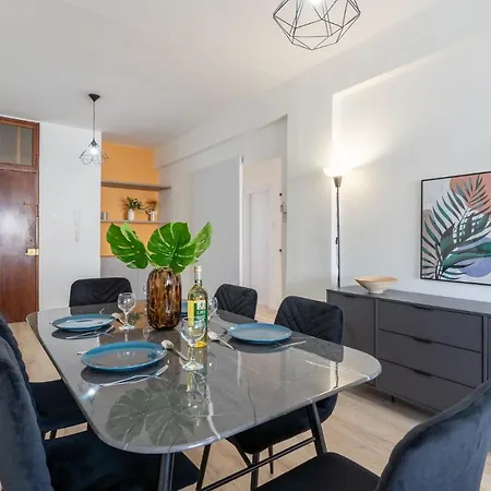 Citrus 3-bedroom In Apartment *
