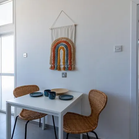 Citrus 3-bedroom In Apartment *