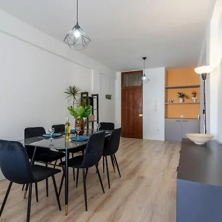 Citrus 3-bedroom In Apartment *