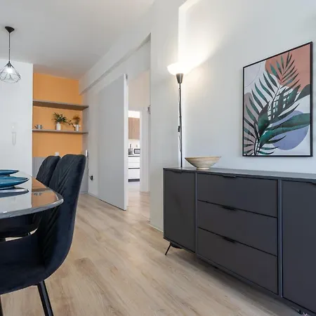 Апартаменты Citrus 3-bedroom In *